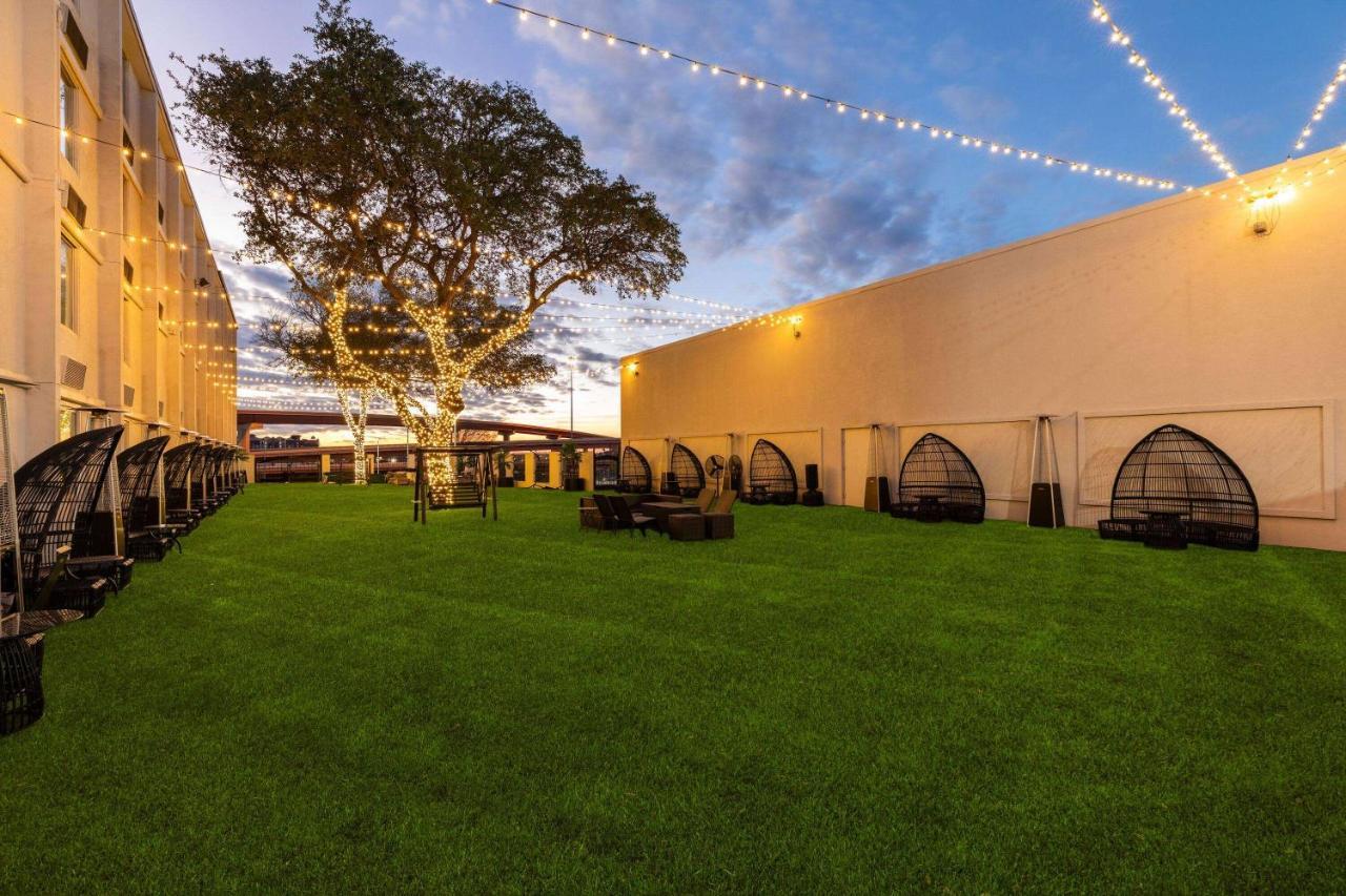 Hotel Wyndham Dfw Airport Irving Esterno foto