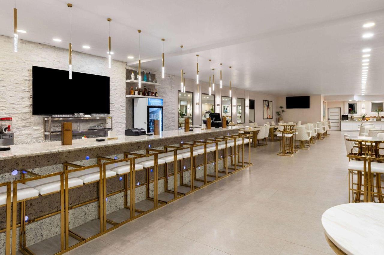 Hotel Wyndham Dfw Airport Irving Esterno foto